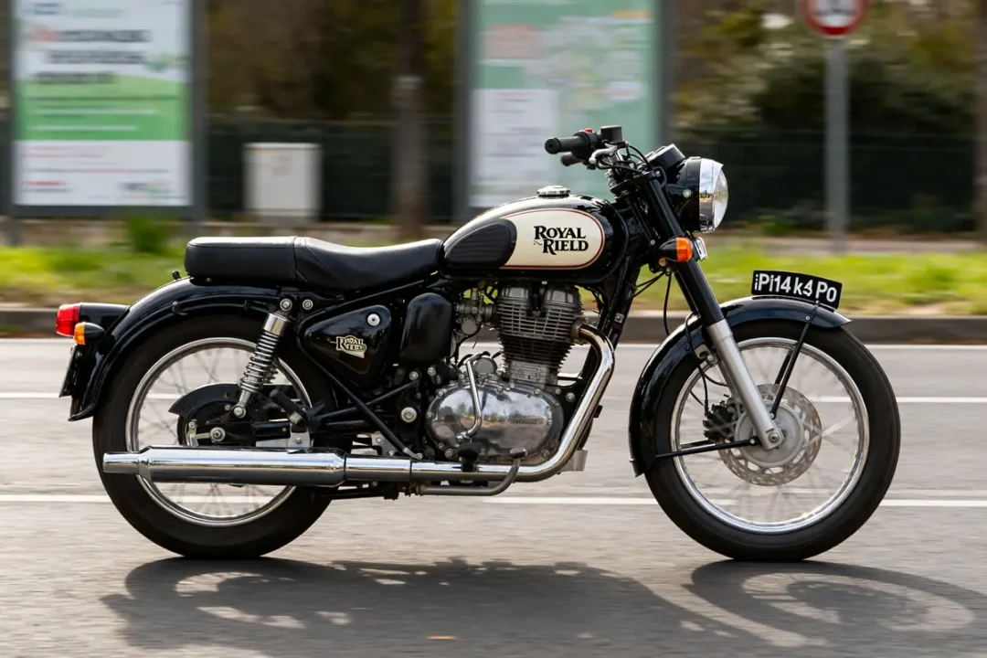 Moto Royal Enfield Classic 350 en route soulignant la vitesse max dynamique sur route ouverte